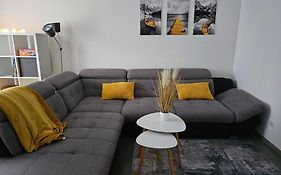 Warburg, FeWo Sweet Home 2,5 Zi- EG-separater Eingang - Parkplatz - Terasse- komfortabel,renoviert